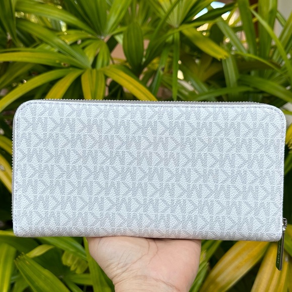 Michael Kors Jet Set Travel XL Zip Around Wallet MK  White Grey - Picture 2 of 8